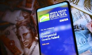 Datafolha: Para a maioria dos beneficiários, o Auxílio Brasil é insuficiente e não influencia no voto