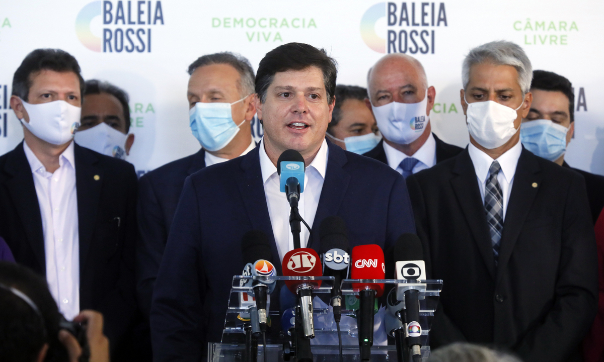 Baleia Rossi critica tentativa de desembarque de ala do PSL de seu bloco: ‘Desespero’