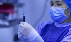 100 mil assinam petição por agilização no registro de vacinas da Covid