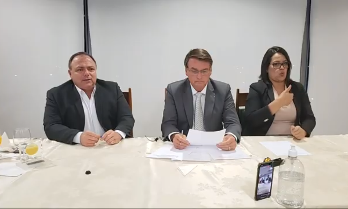 O ministro da Saúde, Eduardo Pazuello, durante live do presidente Jair Bolsonaro. Foto: Reprodução/YouTube 