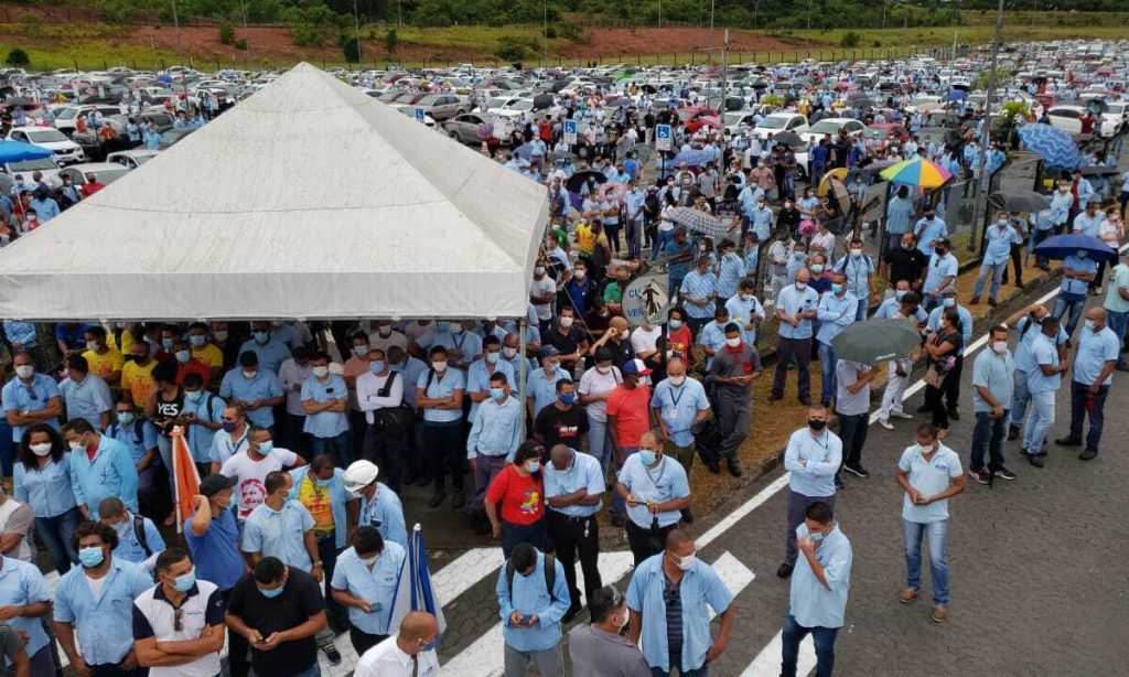 Protestos, vigília, reuniões: como os sindicatos reagem ao fechamento da Ford