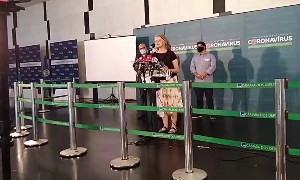 Padres, bispos e pastores protocolam pedido de impeachment de Bolsonaro