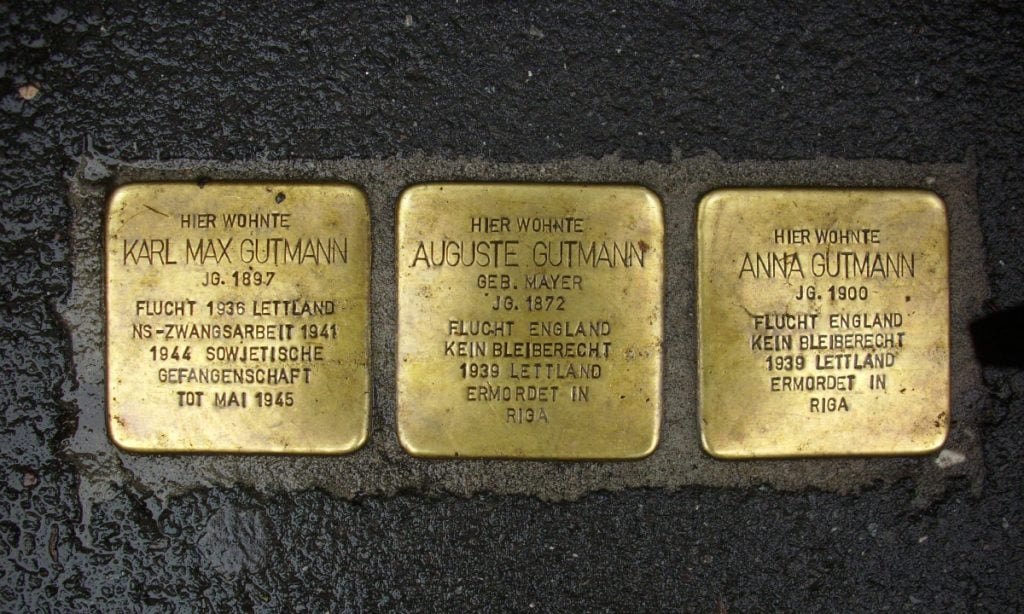 Pedras que lembram vidas, pedras que lembram mortes: Stolpersteine