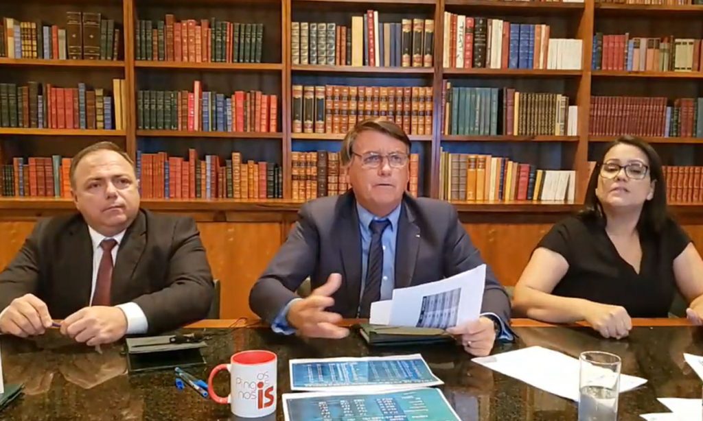 Bolsonaro volta a pedir voto impresso: ‘Ou já acertaram a fraude para 22?’