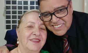 'A mulher da minha vida': ex-secretário de Saúde que priorizou a esposa em vacinação terá de pagar 50 mil reais