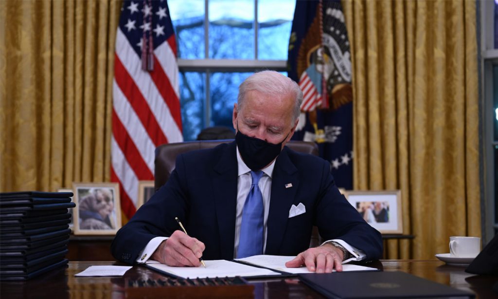 Biden derruba decisão de Trump e autoriza ingresso de transexuais nas Forças Armadas