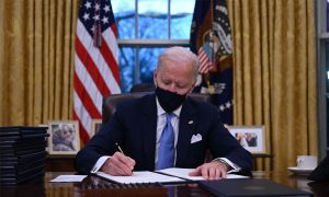 Volta ao Acordo de Paris e à OMS e interrupção da construção do muro: os primeiros atos de Biden