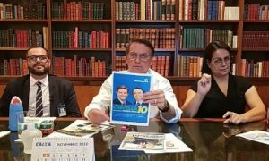 Juiz arquiva ações contra 'horário eleitoral' de Bolsonaro em lives no Palácio
