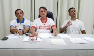 Sem detalhes, Bolsonaro agora diz que governo pode comprar vacina da Moderna