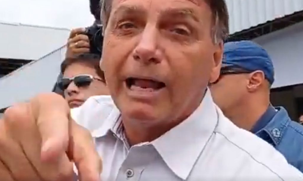 Bolsonaro volta a dizer que governo comprou leite condensado ‘para enfiar no rabo de jornalista’