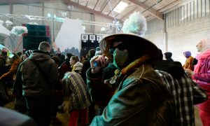 França: festa ilegal com 2.500 pessoas termina em confronto com a polícia