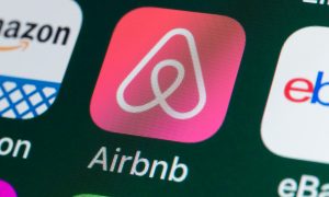 Após ameaças, Airbnb cancela reservas em Washington para posse de Biden