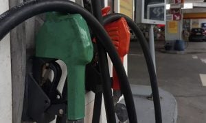 Gasolina rompe a barreira dos R$ 8 pela primeira vez, diz ANP