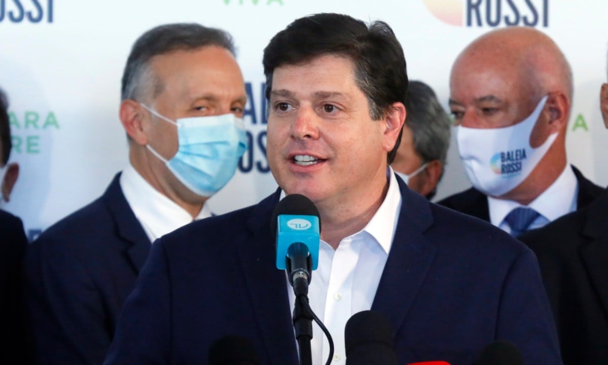 Baleia Rossi: Bolsonaro está mais empenhado em votos do que em superar pandemia