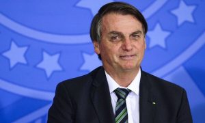 China libera 5,4 mil litros de insumos para vacina, diz Bolsonaro