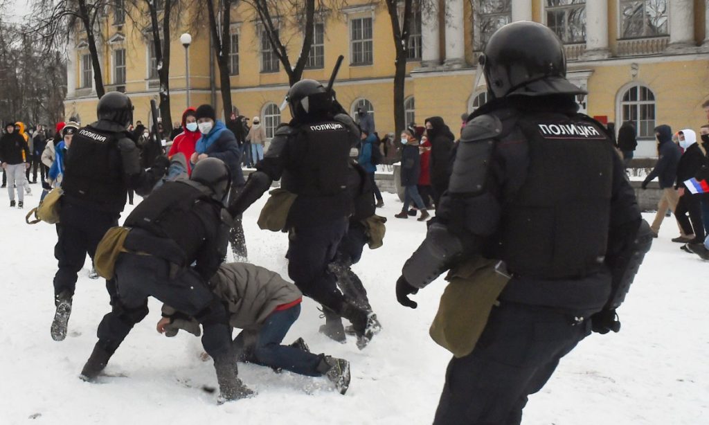 Polícia russa prende mais de 4.400 pessoas em protestos pró-Navalny