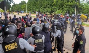 Centenas de haitianos levam seis dias presos na fronteira Brasil-Peru