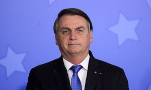 Bolsonaro diz não ter apego à cadeira presidencial: 'É uma desgraça'