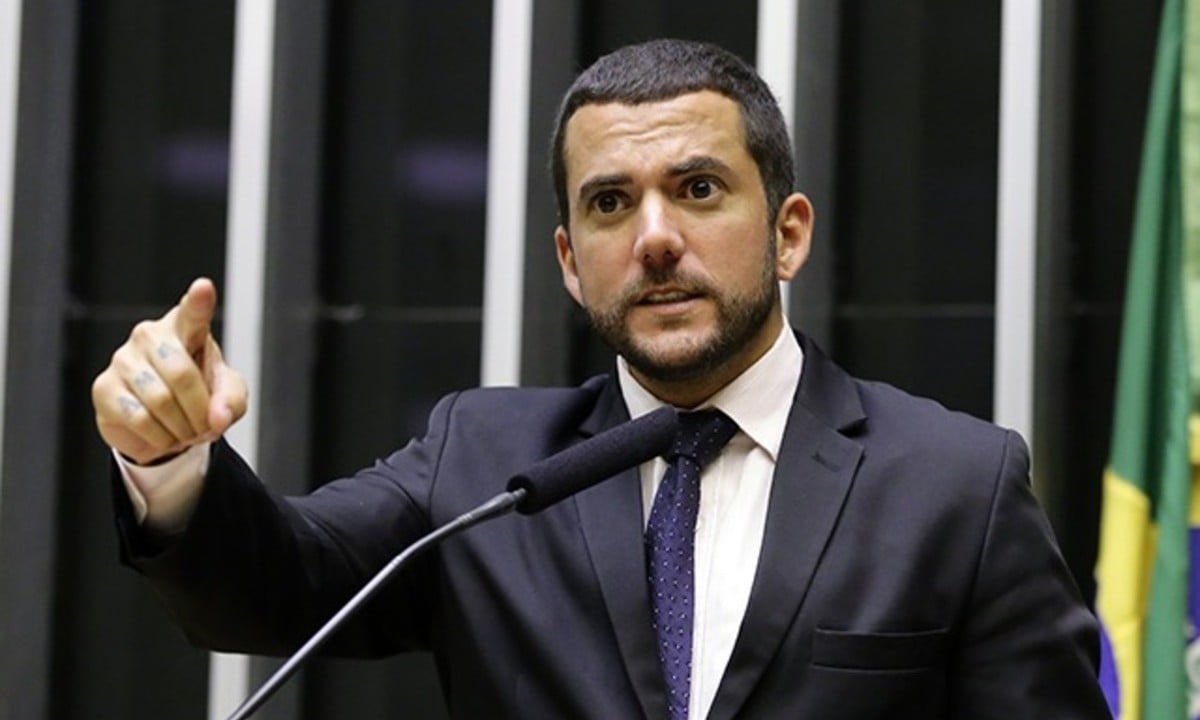 Deputados bolsonaristas atacam Alexandre de Moraes após prisão de Daniel Silveira