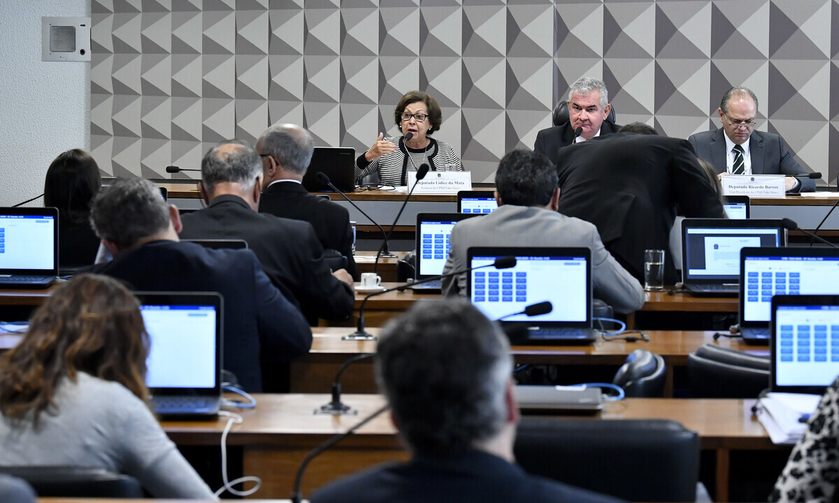 Líderes reconhecem ameaças à sobrevivência da CPMI das Fake News e defendem continuidade