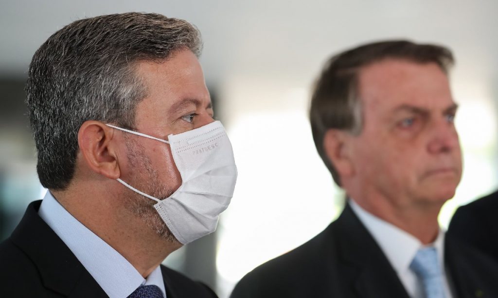 Lira é contra CPI para investigar condução de Bolsonaro e Pazuello na pandemia