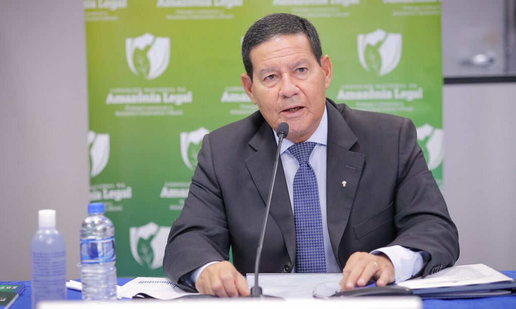 Se a Câmara rejeitar o voto impresso, ponto final, diz Mourão