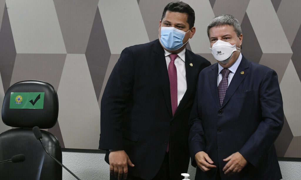 Davi Alcolumbre é eleito novo presidente da CCJ do Senado