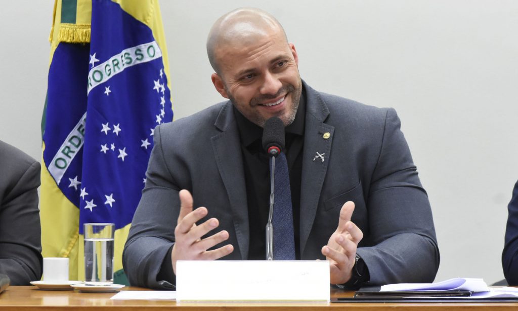Tornozeleira de Daniel Silveira está descarregada desde o domingo de Páscoa, informa secretaria do DF
