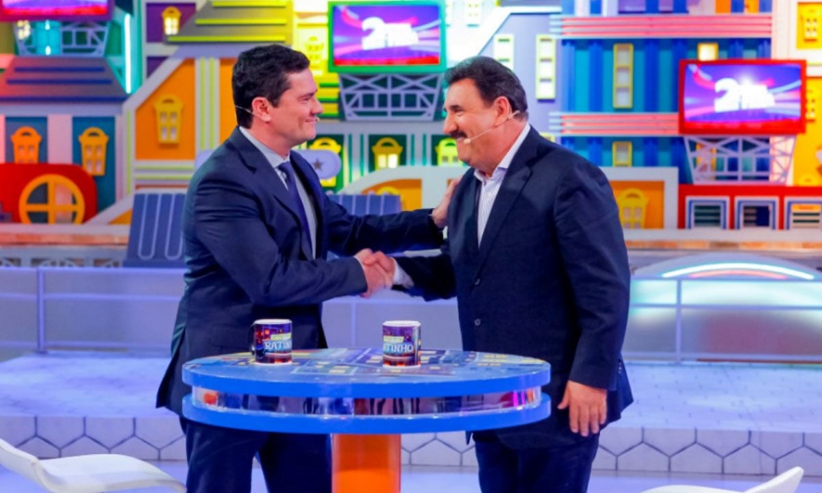 Ratinho atira contra a democracia e viola a Constituição