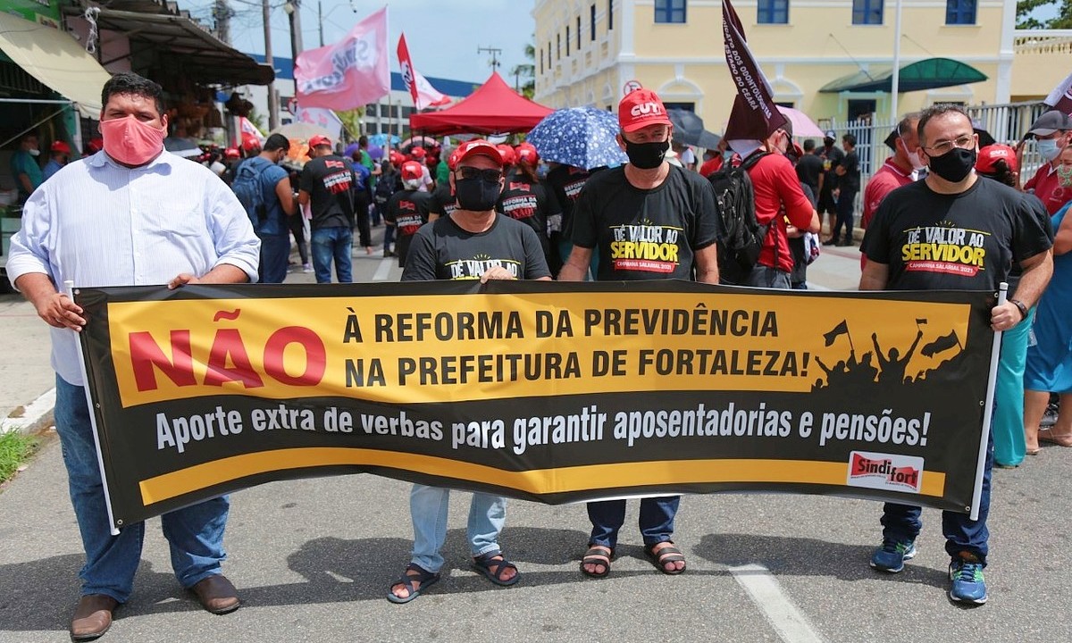 Trabalhadores protestam contra reforma da Previdência em Fortaleza. Foto: Sindifort