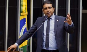 Deputado do Centrão vai relatar caso de Daniel Silveira