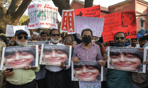 Quem é Disha Ravi, a Greta Thunberg da Índia, presa por desafiar o governo