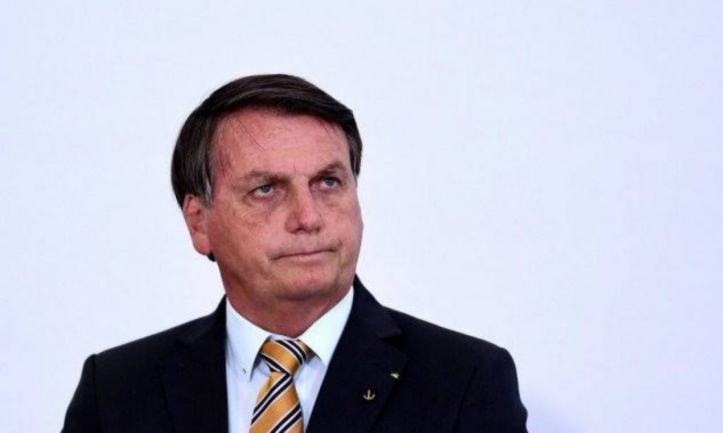 Rejeição ao trabalho de Bolsonaro volta ao recorde de 48%, diz pesquisa