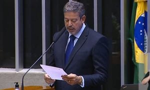 Lira pede harmonia entre os Poderes, avanço da vacinação e uma 'pauta emergencial'