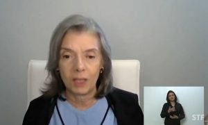 Cármen Lúcia vota pelo acesso de Lula a diálogos entre Moro e procuradores