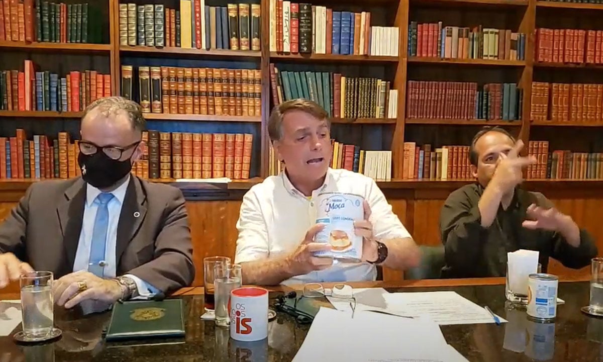 Bolsonaro volta a atacar imprensa pelo caso do leite condensado: ‘Vou enfiar isso aqui na tua orelha’