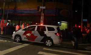 Em SP, Vigilância Sanitária interrompe baile com quase 200 idosos