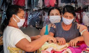 Média móvel de mortes por Covid-19 no Brasil dispara e chega a 1.124
