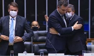 'Nos encontramos em 2022', diz Bolsonaro na Câmara após gritos de 'genocida' e 'fascista'