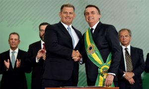 Bolsonaro orientou Bebianno a processar o filho Carlos: 'O moleque tem que aprender'