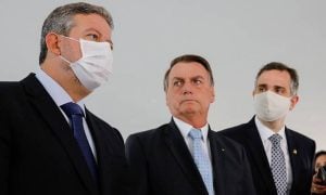 Bolsonaro avalia entregar liderança do governo no Senado a aliado de Pacheco