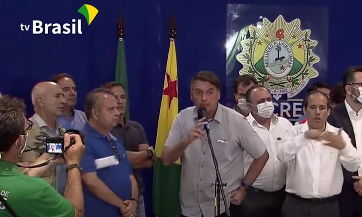 ‘Acabou a entrevista’, diz Bolsonaro ao ser questionado sobre decisão pró-Flávio no STJ