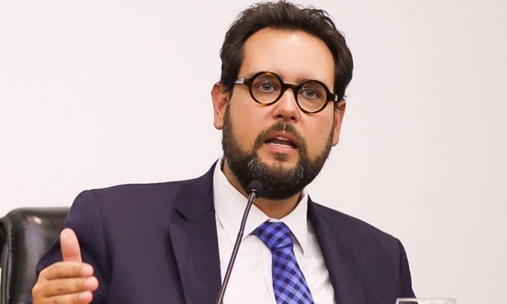 Acusado de usar assessores como babás, deputado bolsonarista ataca a Globo e se diz vítima de 'manipulação'