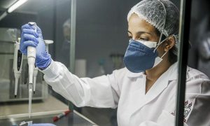Brasil tem 1.386 mortes por Covid-19 em 24; média móvel segue acima de mil