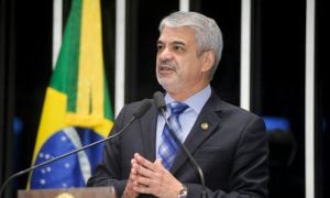 'Bolsonaro será indiciado por crime de responsabilidade', diz senador da CPI