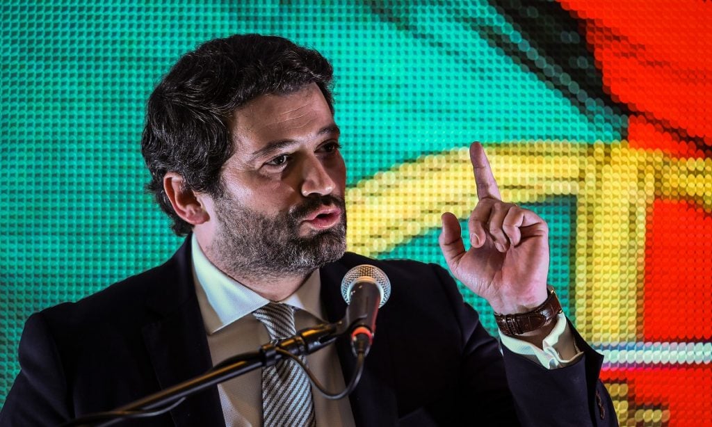 Líder da extrema-direita portuguesa ameaça impedir entrada de Lula no país