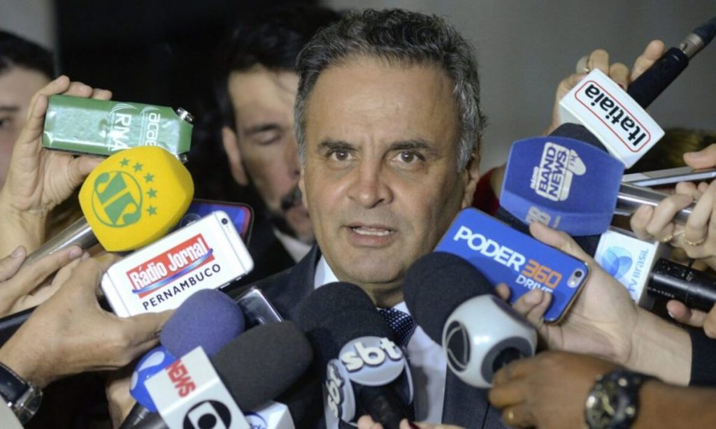 Mãe de Aécio Neves é beneficiária de empresa em paraíso fiscal