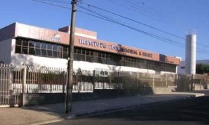 Após infecção de 34 professores, escola de Campinas suspende aulas presenciais