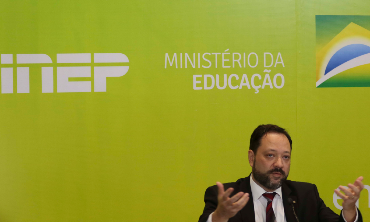 O presidente do Inep, Alexandre Lopes, participa da entrevista coletiva sobre o segundo dia de provas do Enem. Foto: Marcello Casal Jr/Agência Brasil
 