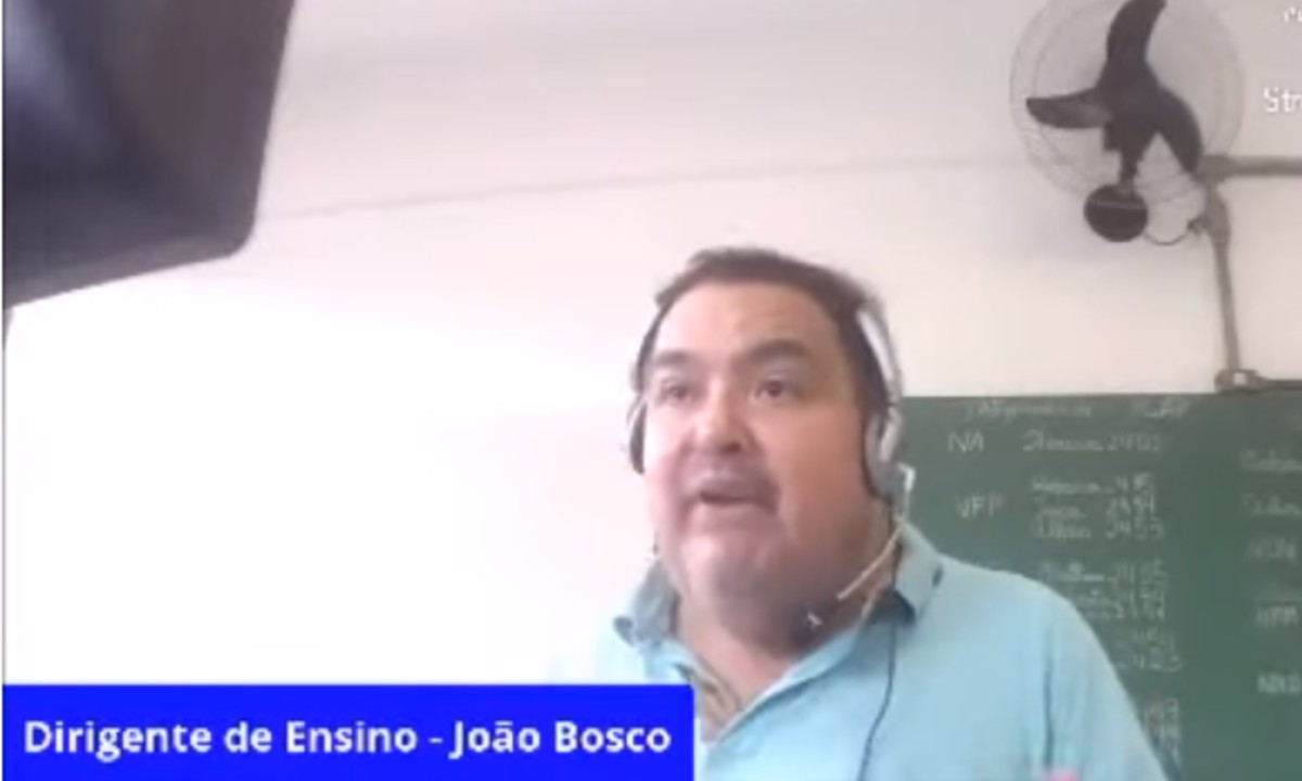 Em Santos, dirigente sugere que coordenadores e professores limpem o mato das escolas
